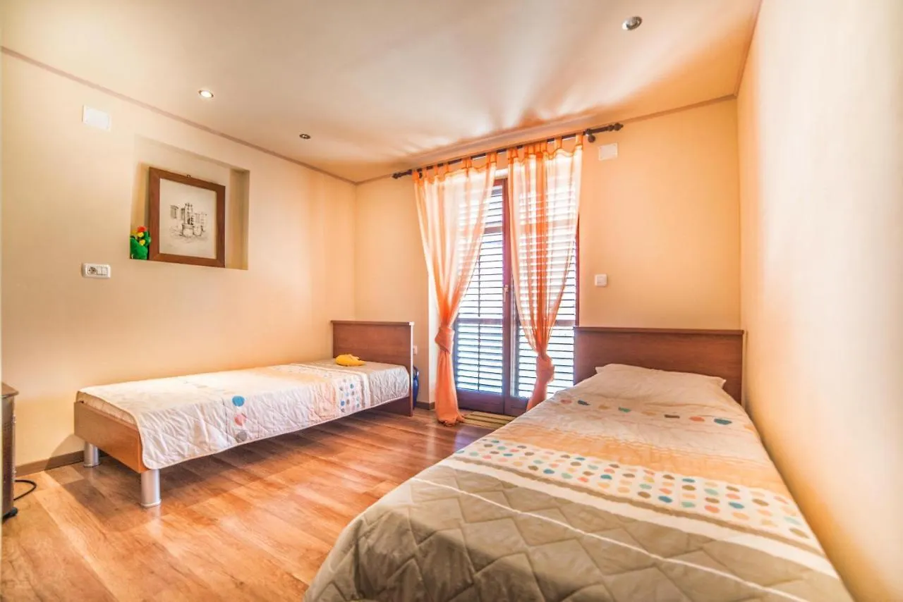 Holiday House Eleonora Barban 0*,