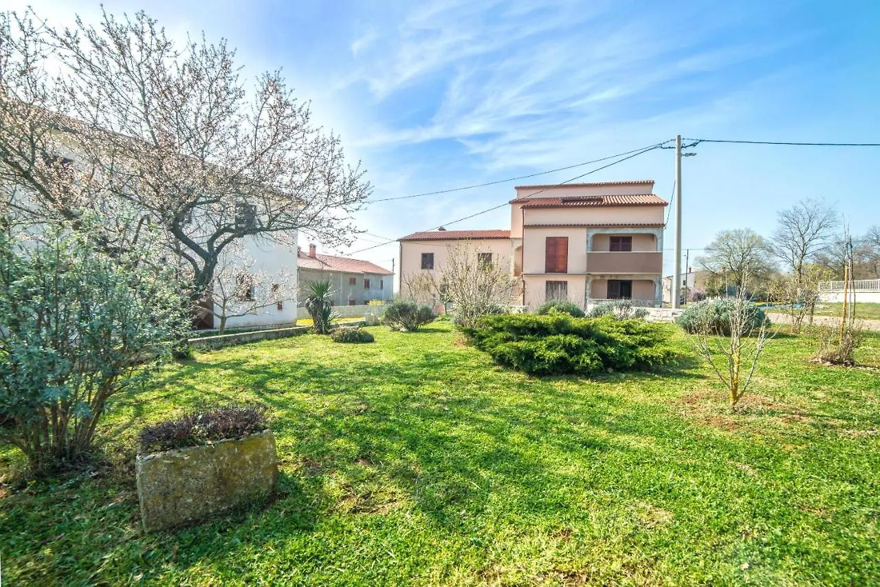 Apartment Holiday House Eleonora Barban Croatia