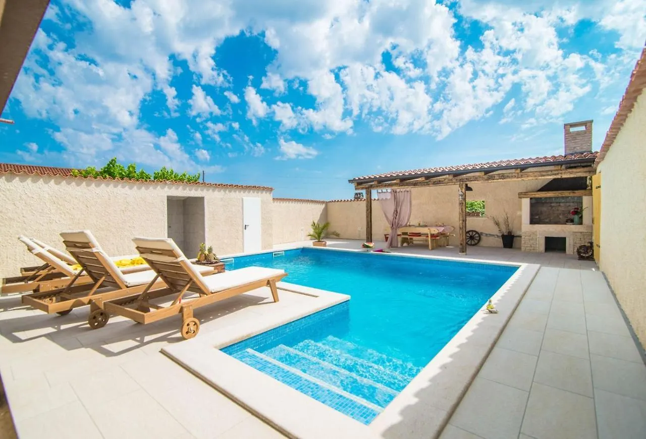 Holiday House Eleonora Barban 0*,  Croatia